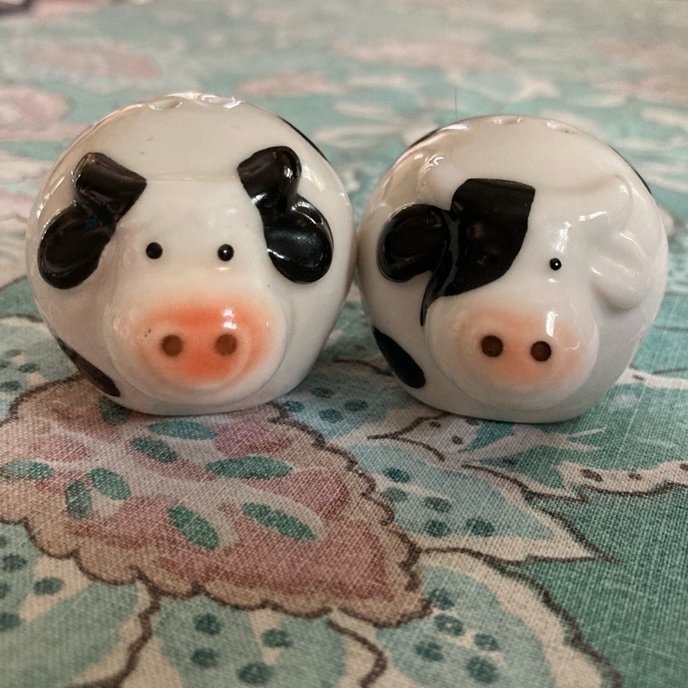Cow Salt and Pepper Shakers 🐄